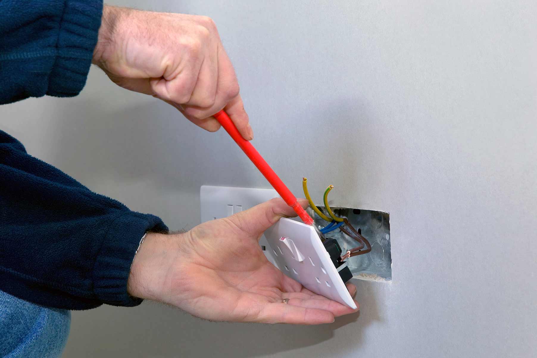 Our electricians can install plug sockets for domestic and commercial proeprties in Daventry and the local area. 